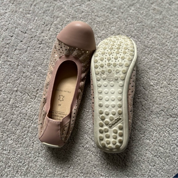 Little girls light pink elastic rim ballet flats - Picture 2 of 3